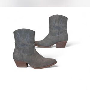 Sonoma Alyssaa Light Gray Ankle Boot with Embroidered Design - Western Flare